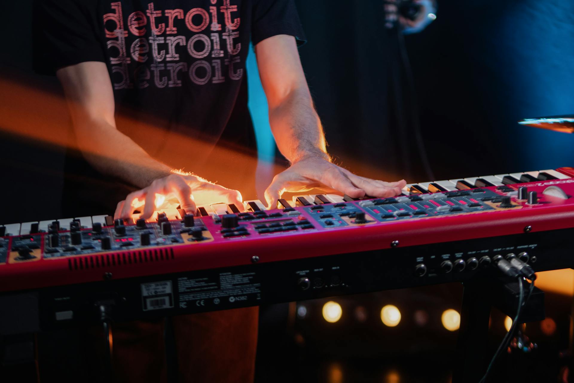 9 Best Tips: How To Make Detroit Techno! (Producer Guide) – Stealify Sounds