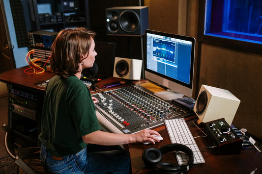 11 Tips: How To Become A Mixing Engineer!